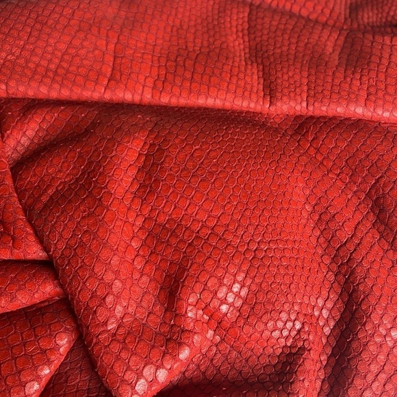 Gino Snake Embossed Extra Large Red Leather Scrunched Zip Clutch Bag - Picture 10 of 10